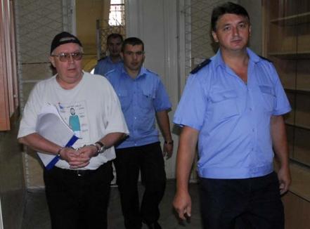 Stai deoparte! Ex-judecătorul Mihai Viorel a primit interdicţie să se apropie de fosta soţie 